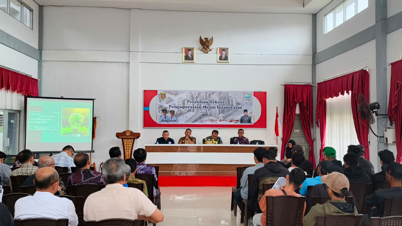 DLH Kota Samarinda bersama TWAP menggelar pelatihan teknis operasional mesin insinerator bagi calon operator, di Kantor Camat Samarinda Ulu, Jumat (9/1).  &nbsp;