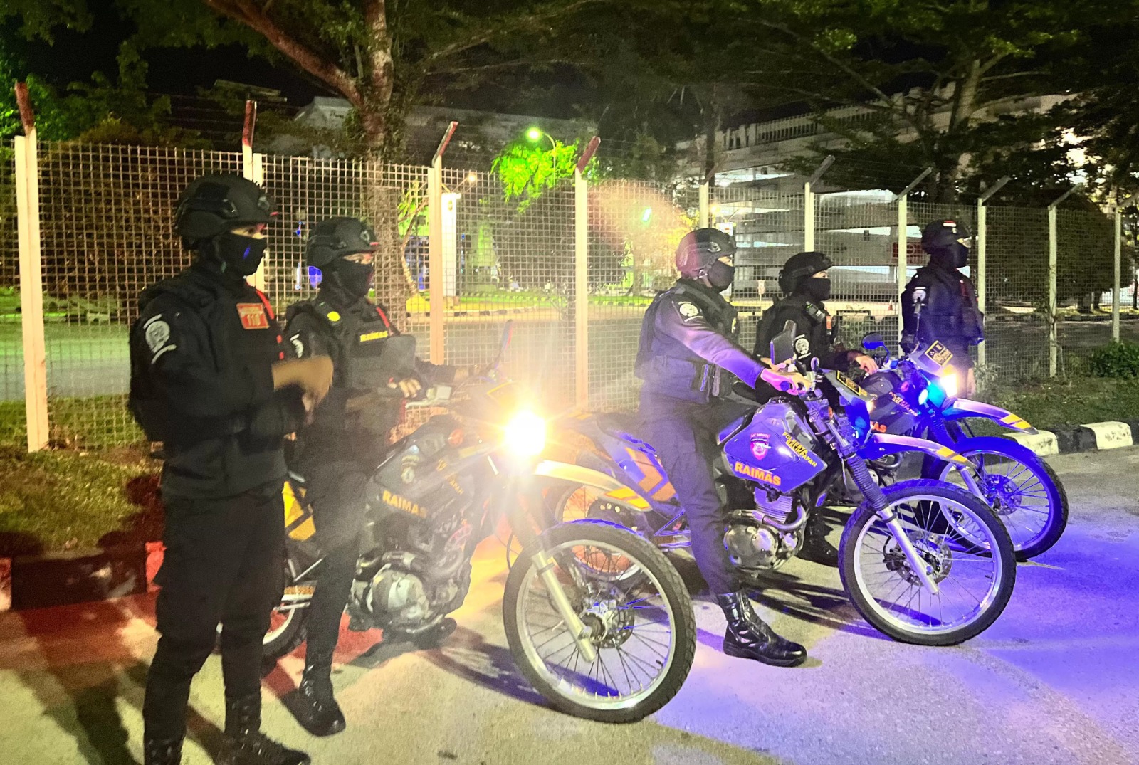 GANGGUAN: Patroli hingga dini hari dilakukan jajaran Polda Kaltim di sejumlah kawasan Balikpapan untuk mengantisipasi gangguan kamtibmas.