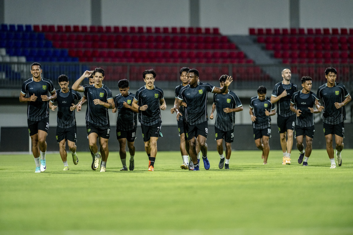 Persebaya memulai fase baru saat menjamu Malut United di Pekan 17 Super League 2025/2026.