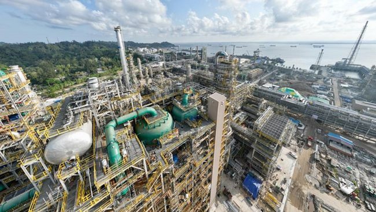 Kilang minyak dan gas Balikpapan.