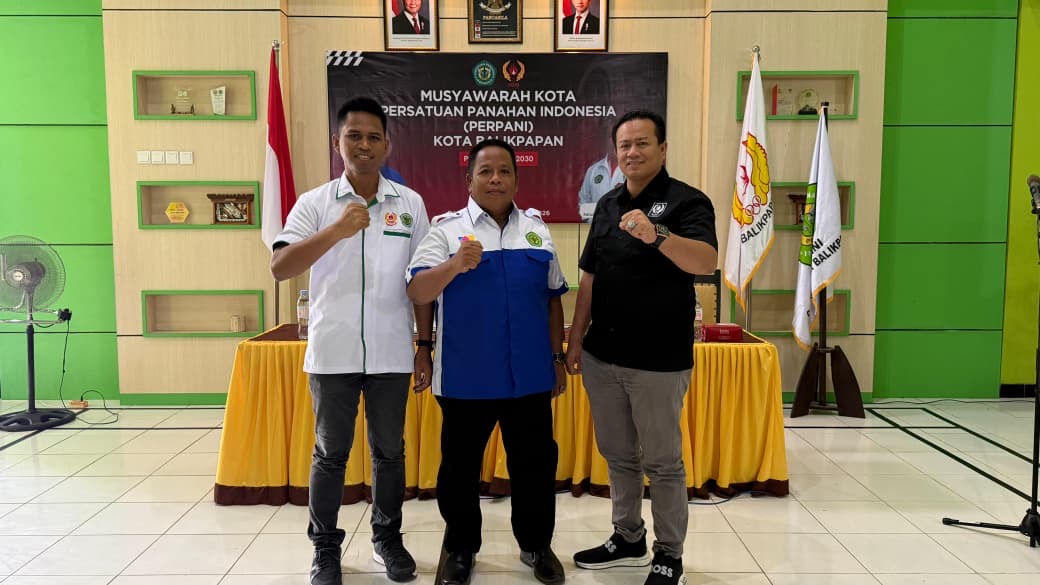 DUA PERIODE: Muhammad Yunus (tengah) kembali memimpin kepengurusan Perpani Balikpapan periode 2026-2030.