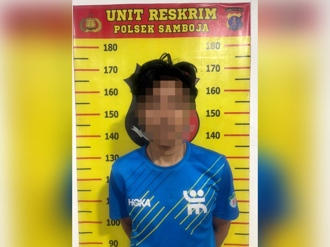 PENGANCAMAN: Terduga pelaku kasus dugaan penyebaran dan pengancaman penyebaran konten pornografi yang melibatkan perempuan 18 tahun diamankan di Polsek Samboja.