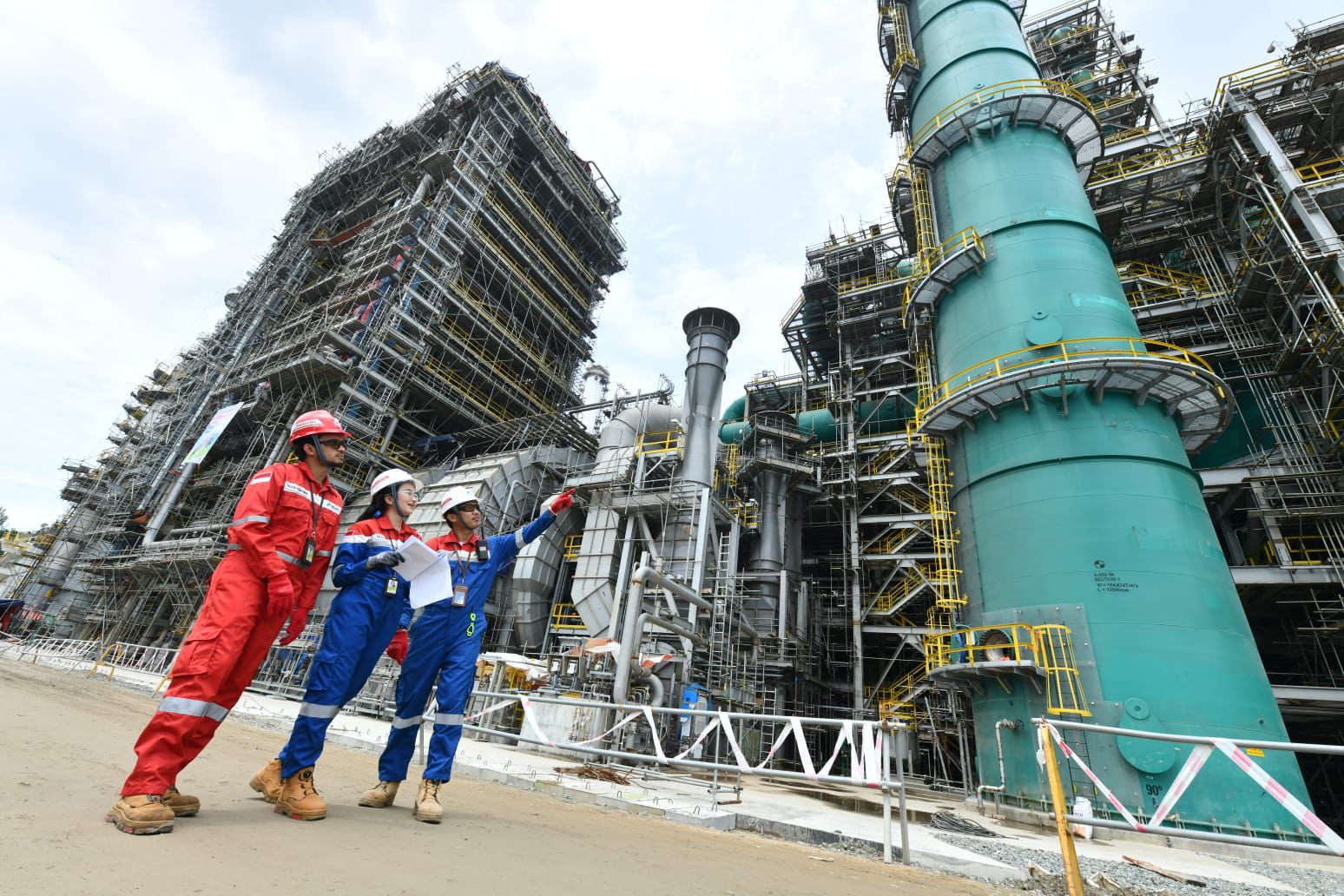TRANSISI ENERGI: RFCC Complex menjadi tulang punggung operasional Kilang Balikpapan dalam mendukung transisi menuju energi yang lebih bersih.