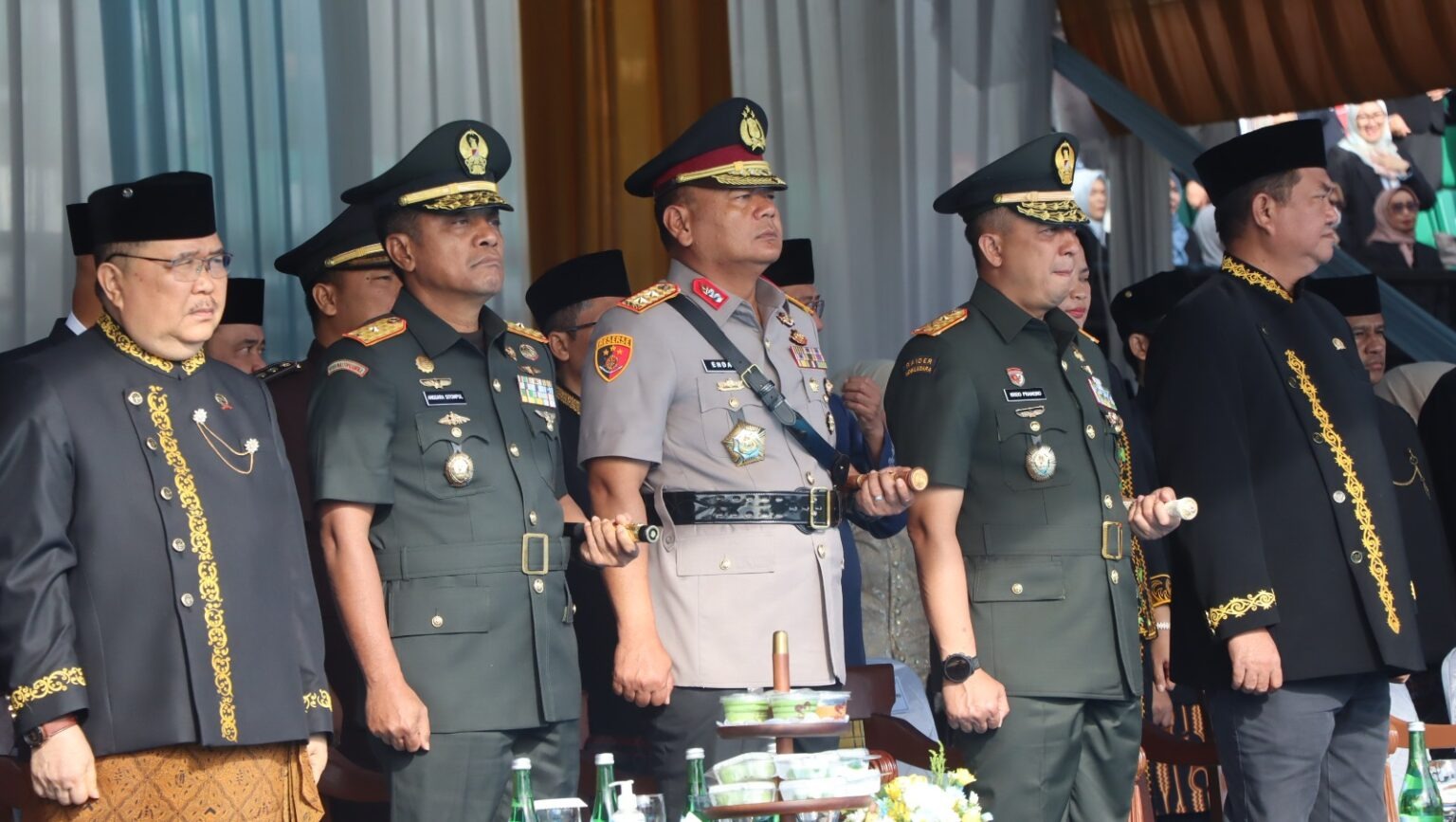 HUT PROVINSI KALTIM: Upacara prayaan ulang tahun Kaltim dihadiri Kapolda Kaltim Irjen Pol Endar Priantoro dan pejabat lainnya.