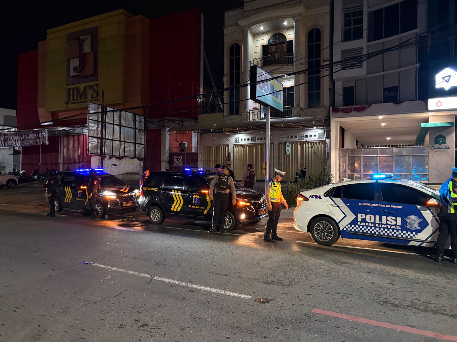UKL: Personel dan kendaraan patroli melakukan pengawasan di sejumlah titik jalan di Balikpapan dan gelar UKL.