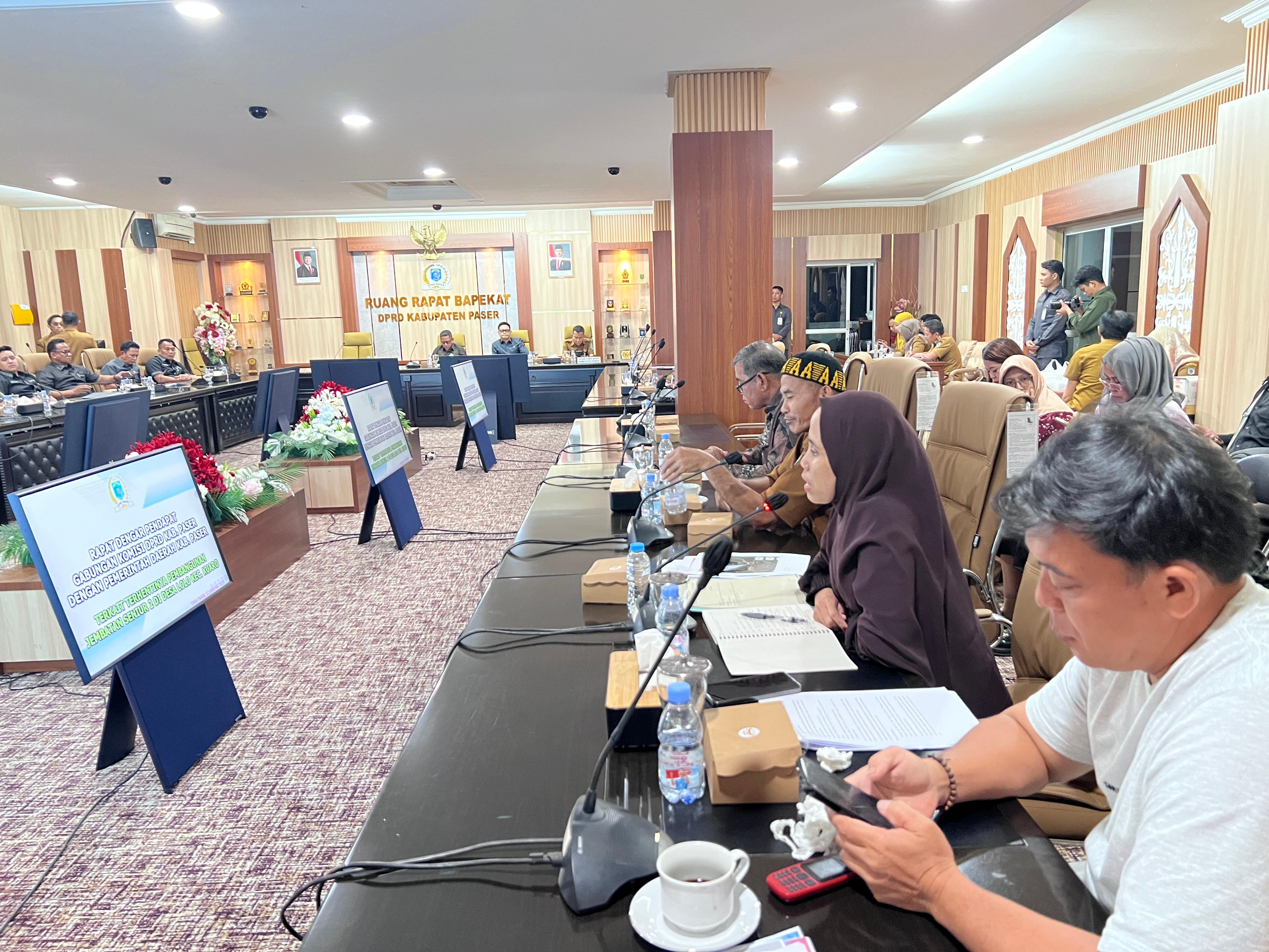 PERDANA: DPRD Paser menggelar rapat dengar pendapat pertama 2026 ini dengan agenda permasalahan jembatan di Kecamatan Kuaro, Senin (12/1/2026).