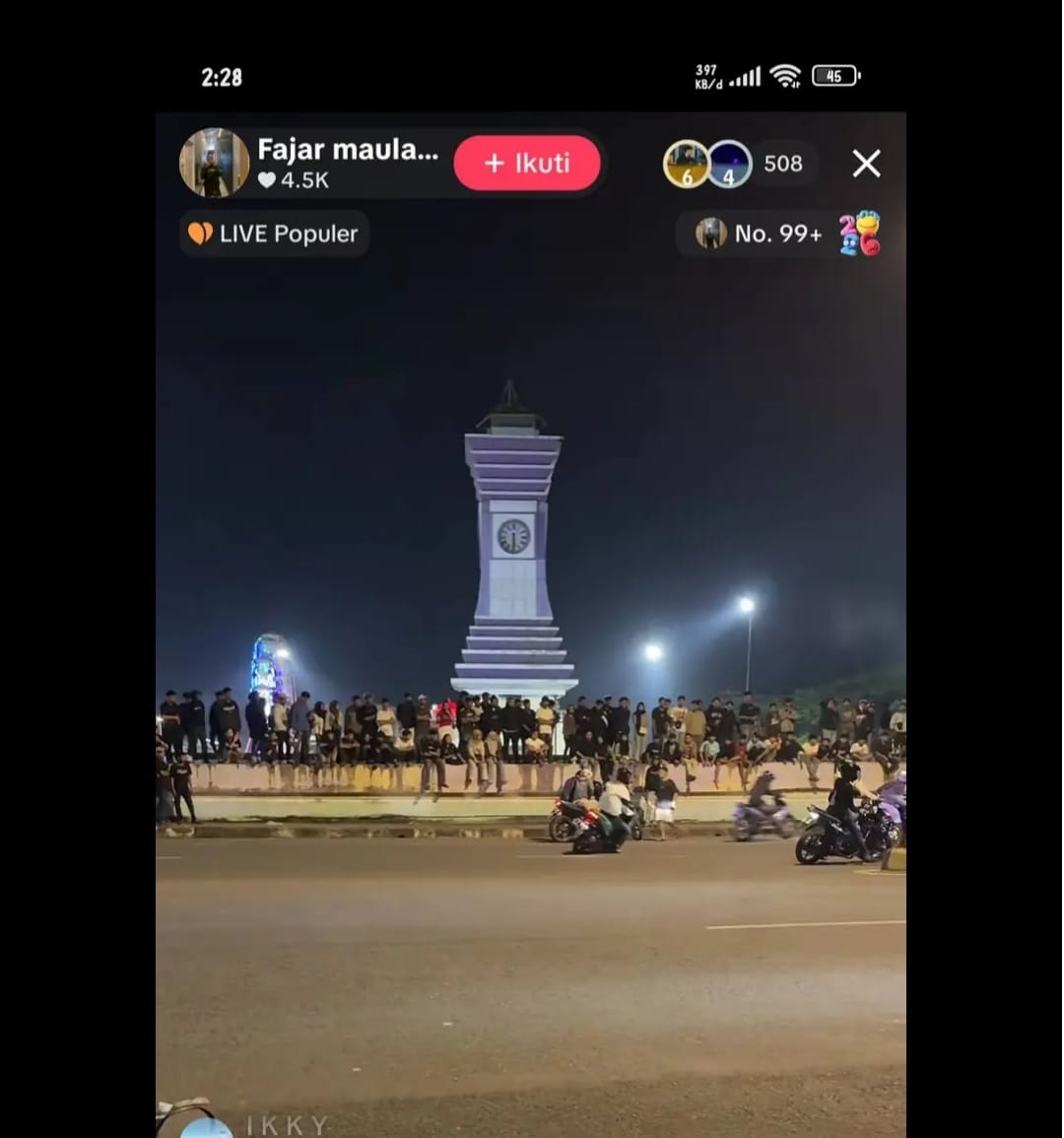MERESAHKAN: Suasana balap liar di Jalan Kusuma Bangsa Km 5 Kecamatan Tanah Grogot melalui live Tik-Tok belum lama ini.