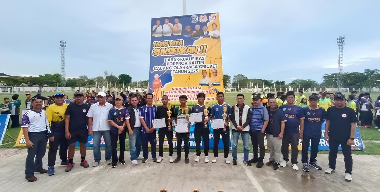 PARA PEMENANG: Peraih medali di BK Porprov Kriket.