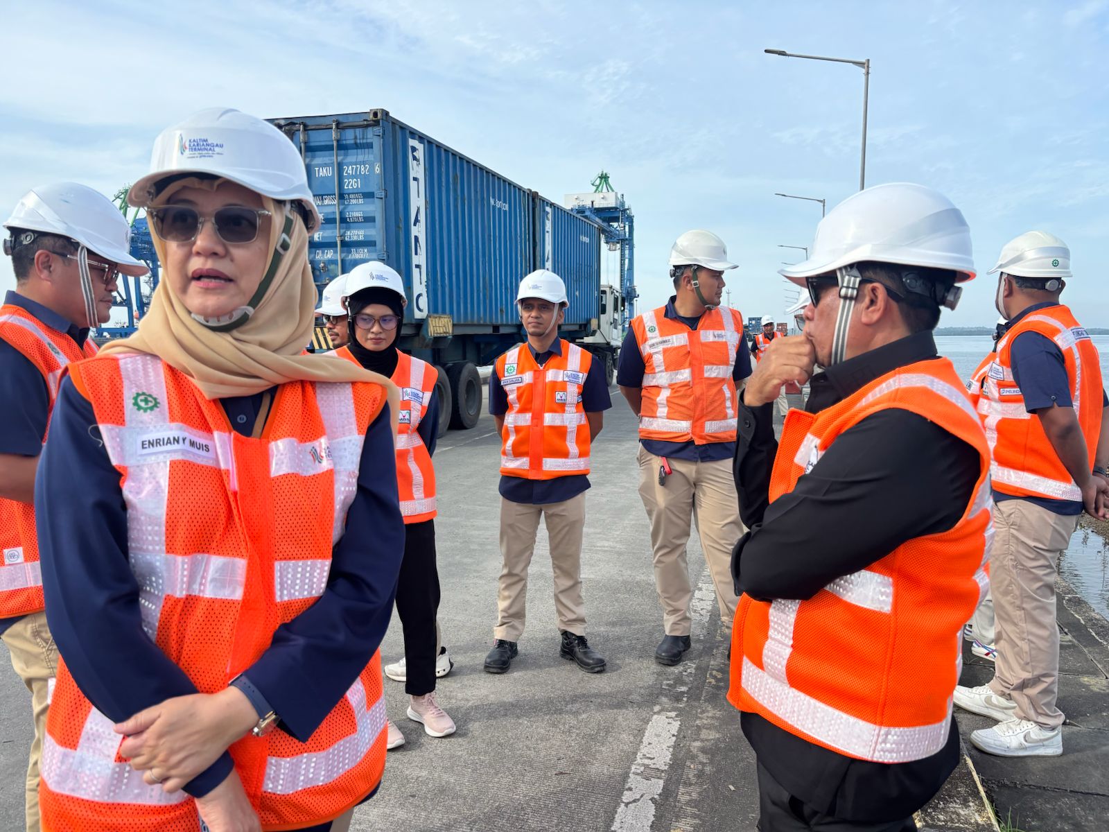 Direktur Utama PT KKT Enriany Muis (kiri).