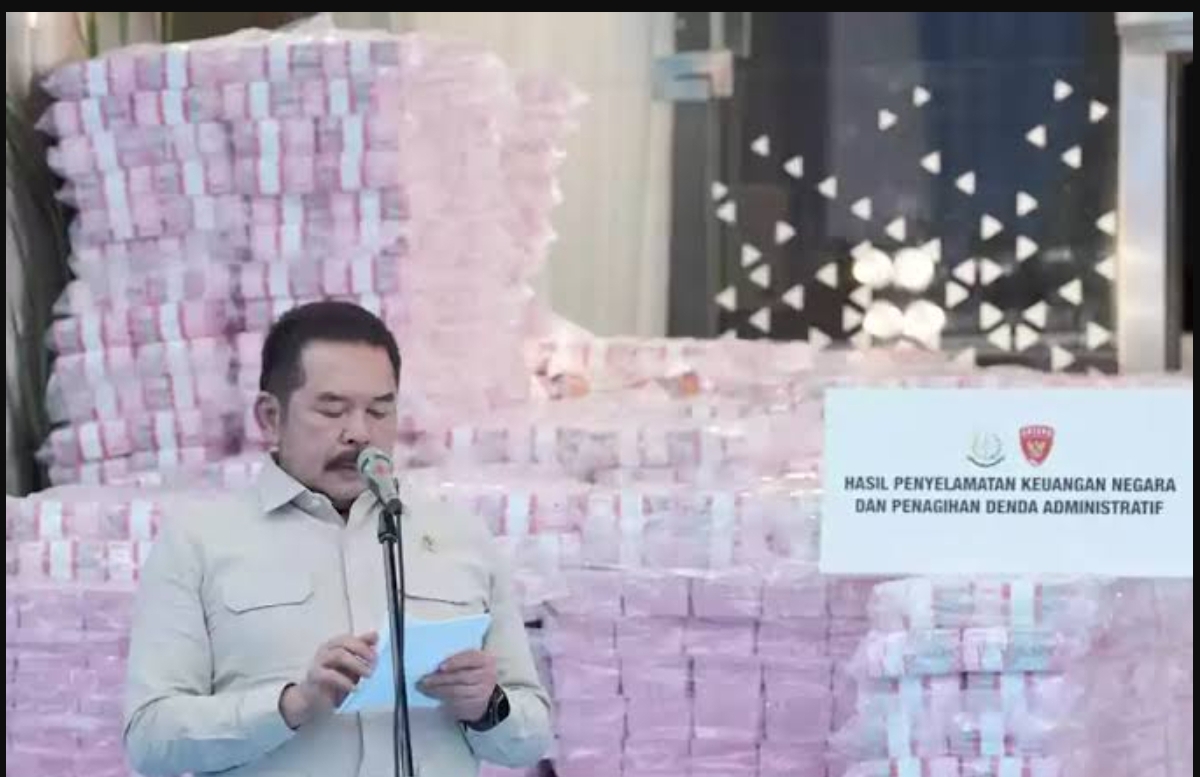 Satgas Penertiban Kawasan Hutan (PKH) saat menyerahkan hasil penyelamatan keuangan negara dan penagihan denda administratif dari korporasi penyalahgunaan kawasan hutan, beberapa waktu lalu.