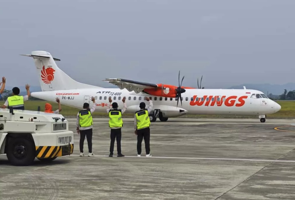 Pesawat tujuan Kotabaru-Banjarmasin dinilai mahal dan memberatkan masyarakat calon penumpang. (Foto; Dok/JawaPos)
