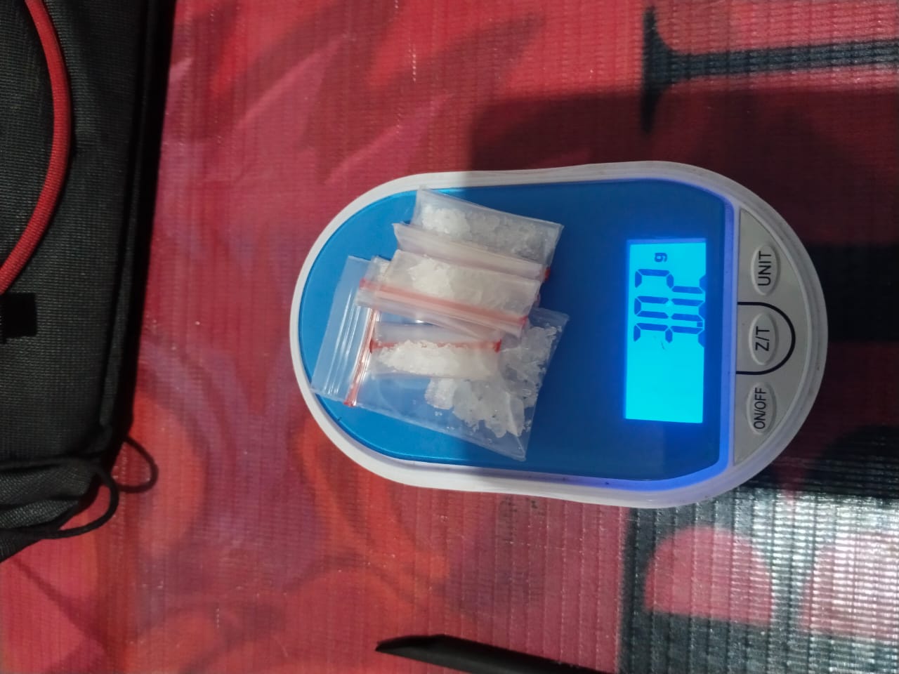 Barang bukti yang ditemukan polisi saat meringkus tersangka kasus narkotika.