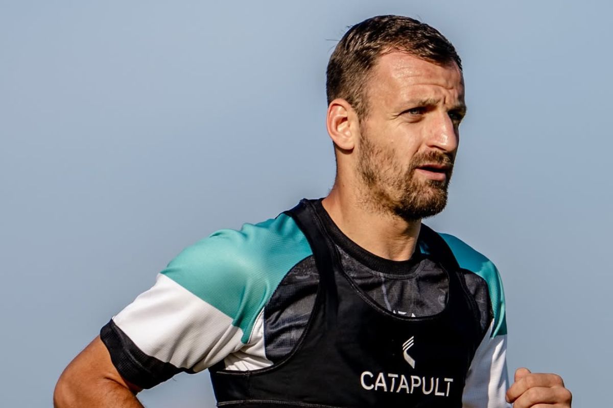 Bek asing Persebaya Surabaya Dime Dimov dikabarkan menjalani latihan terakhir dan berpeluang besar meninggalkan klub pada bursa transfer paruh musim.