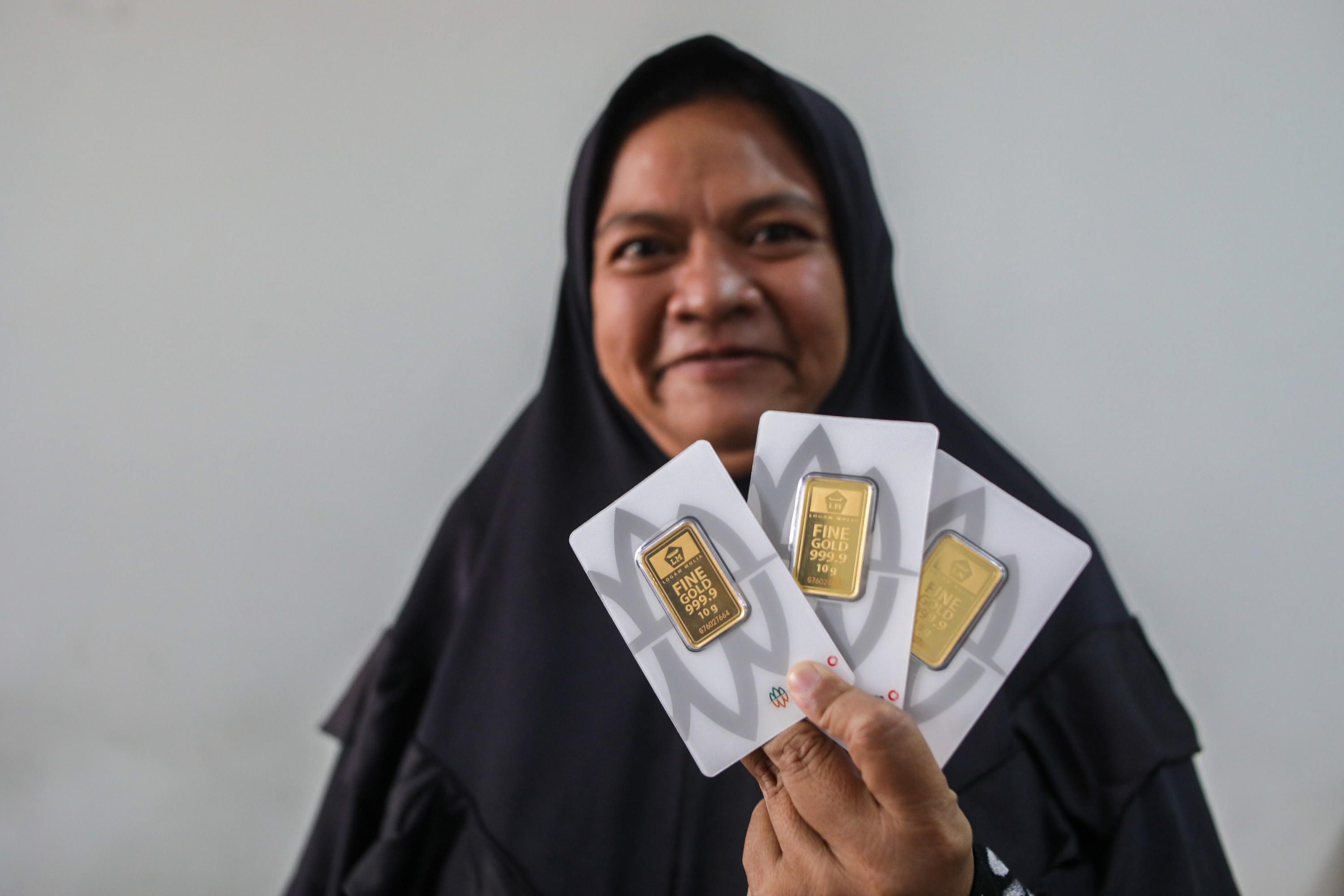 Harga Emas Antam Jumat 16 Januari 2026: Turun Rp 6.000