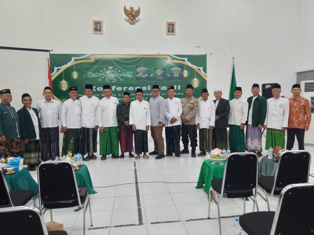 Camat Balikpapan Timur, Ruddy Iskandar (tengah) menghadiri Konferensi III MWCNU Balikpapan Timur.