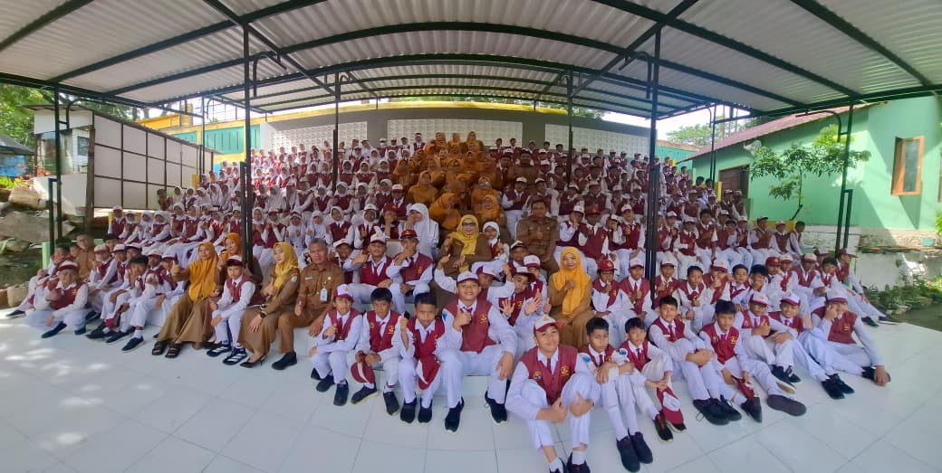 The Dream Gazebo di SD 009 Balikpapan Utara, solusi ruang belajar terbuka untuk mengatasi kekurangan kelas.