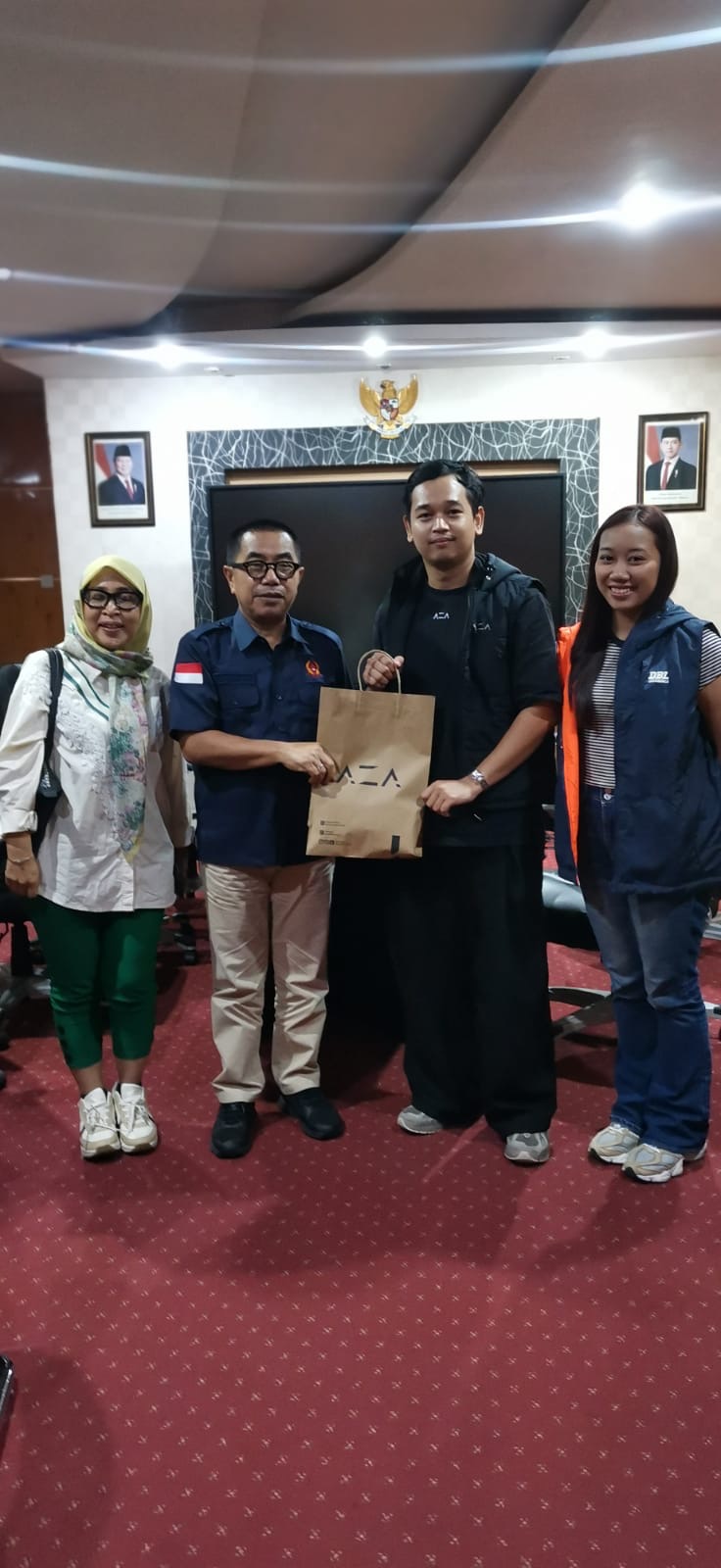 Ketua Umum KONI Kalimantan Timur, Rusdiansyah Aras, menerima kunjungan silaturahmi perwakilan PT DBL Indonesia di Kantor KONI Kaltim, Samarinda.