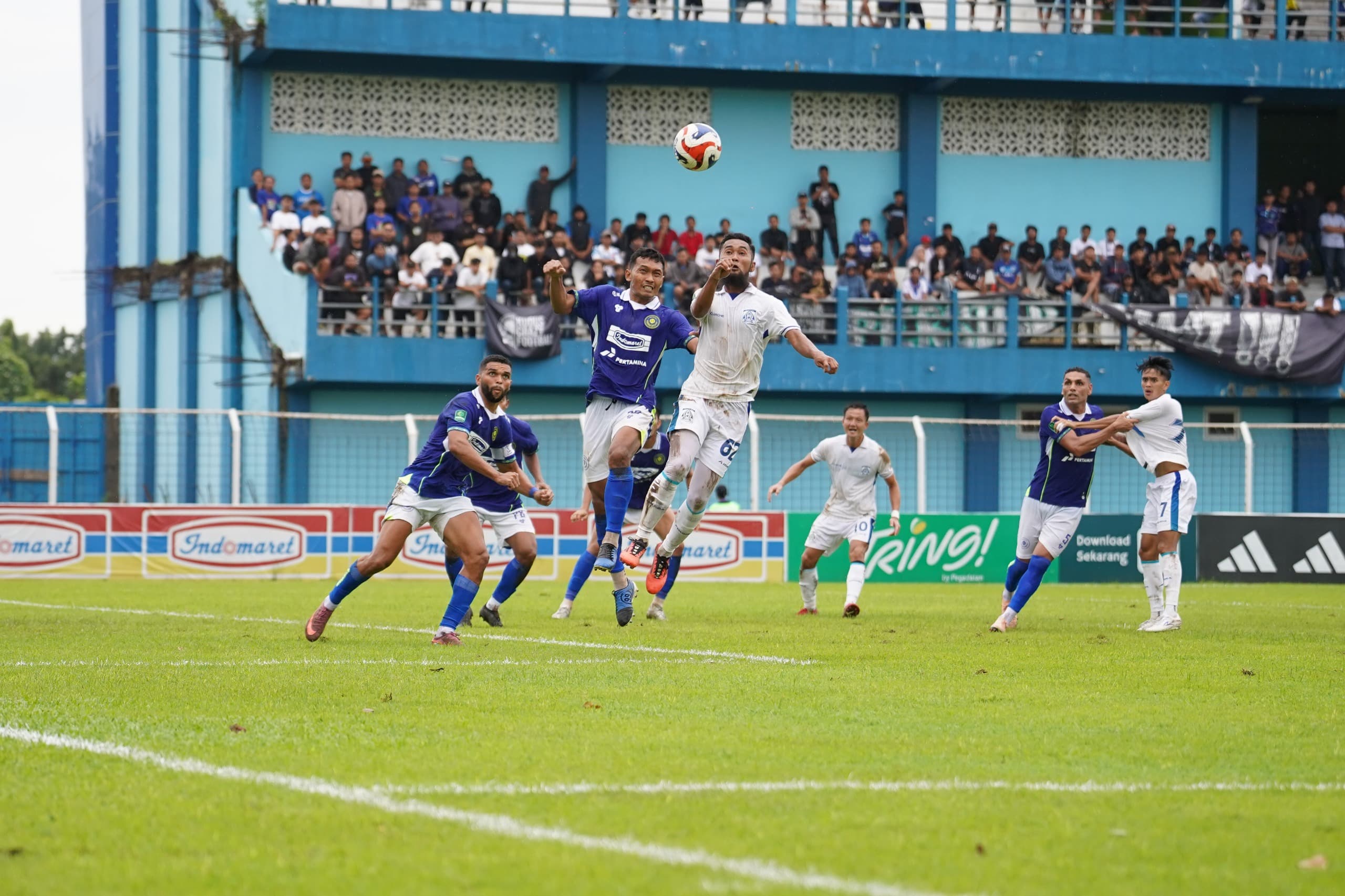 TERPURUK: Persiba Balikpapan kembali telan kekalahan pada laga kontra Persiku Kudus, Minggu (18/1) sore. MO PERSIBA