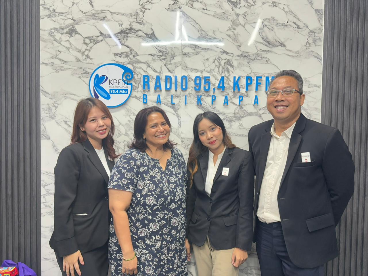 Manajemen Novotel Balikpapan saat talk show di Radio KPFM Balikpapan, Senin (19/1).