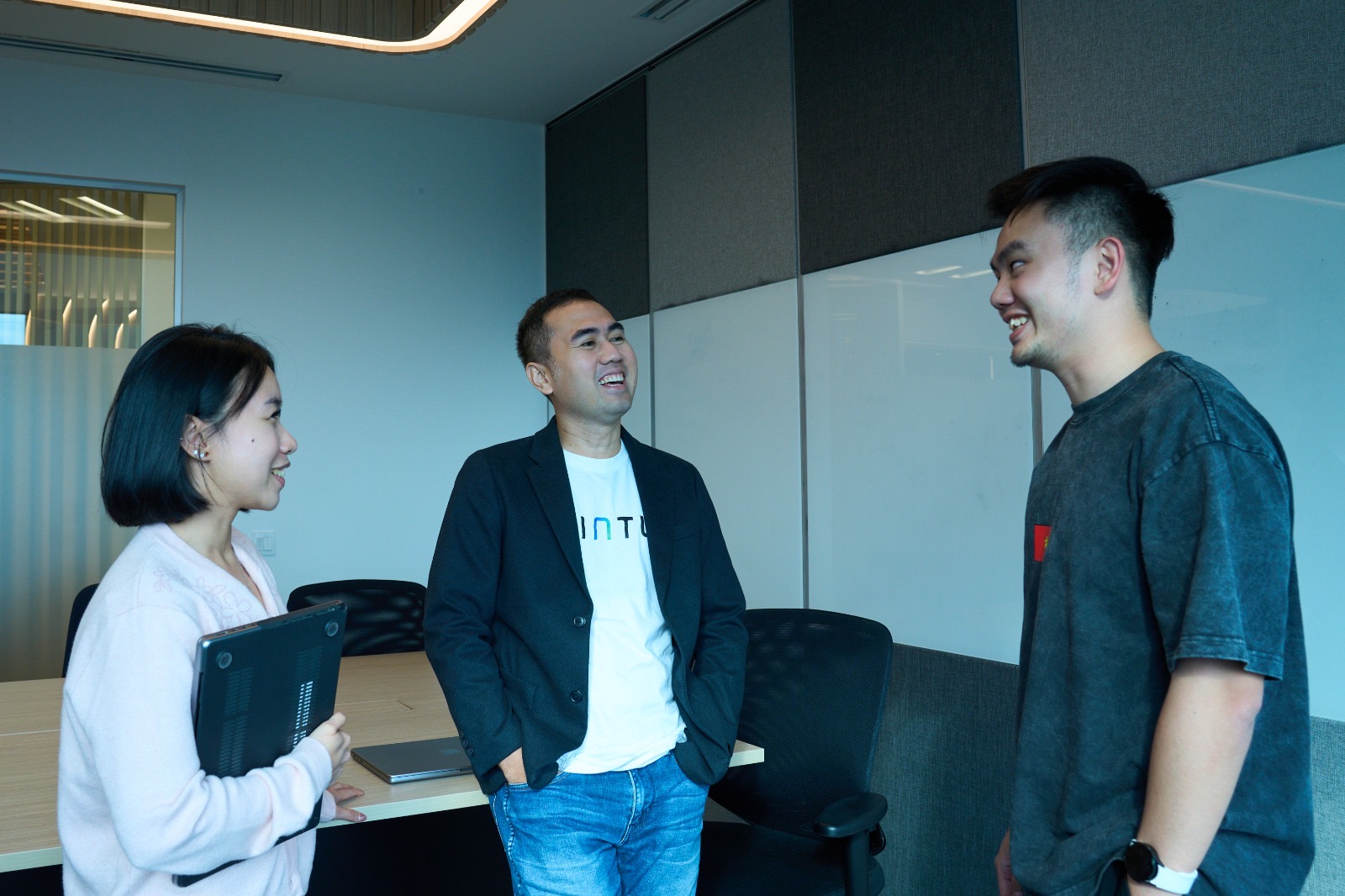 Pintu Futures mencatat pertumbuhan signifikan sepanjang 2025. Trader aktif bulanan naik hampir 500% YoY, seiring kenaikan volume trading lebih dari 370% dan frekuensi transaksi yang terus menguat.