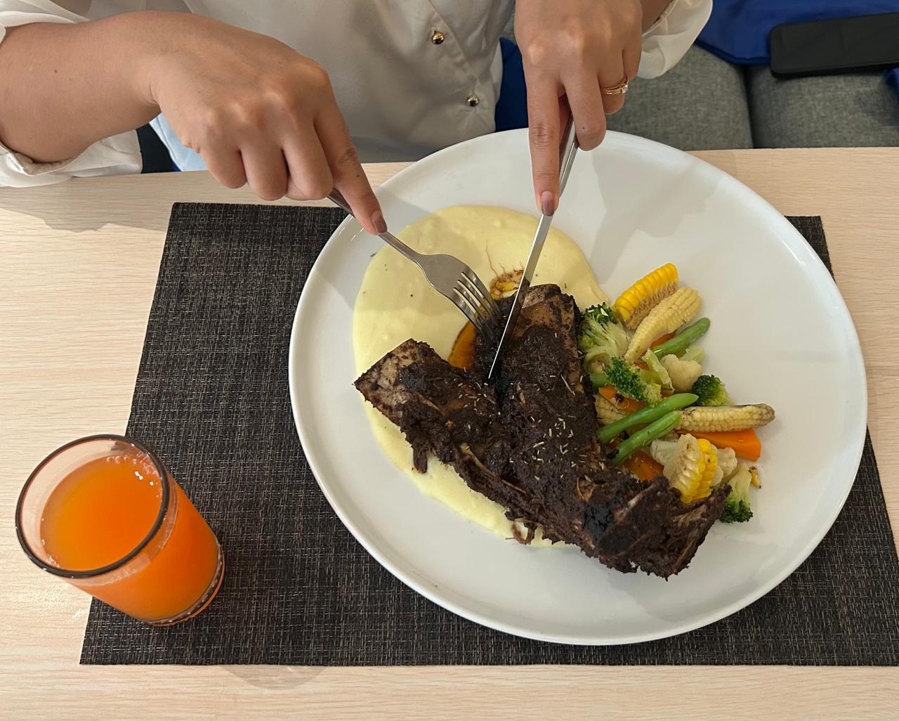 GOYANG LIDAH: Kekayaan rempah Nusantara melalui program kuliner bertajuk &ldquo;Soul of Spice&rdquo; kini hadir The Eatery Restaurant di Four Points by Sheraton Balikpapan.