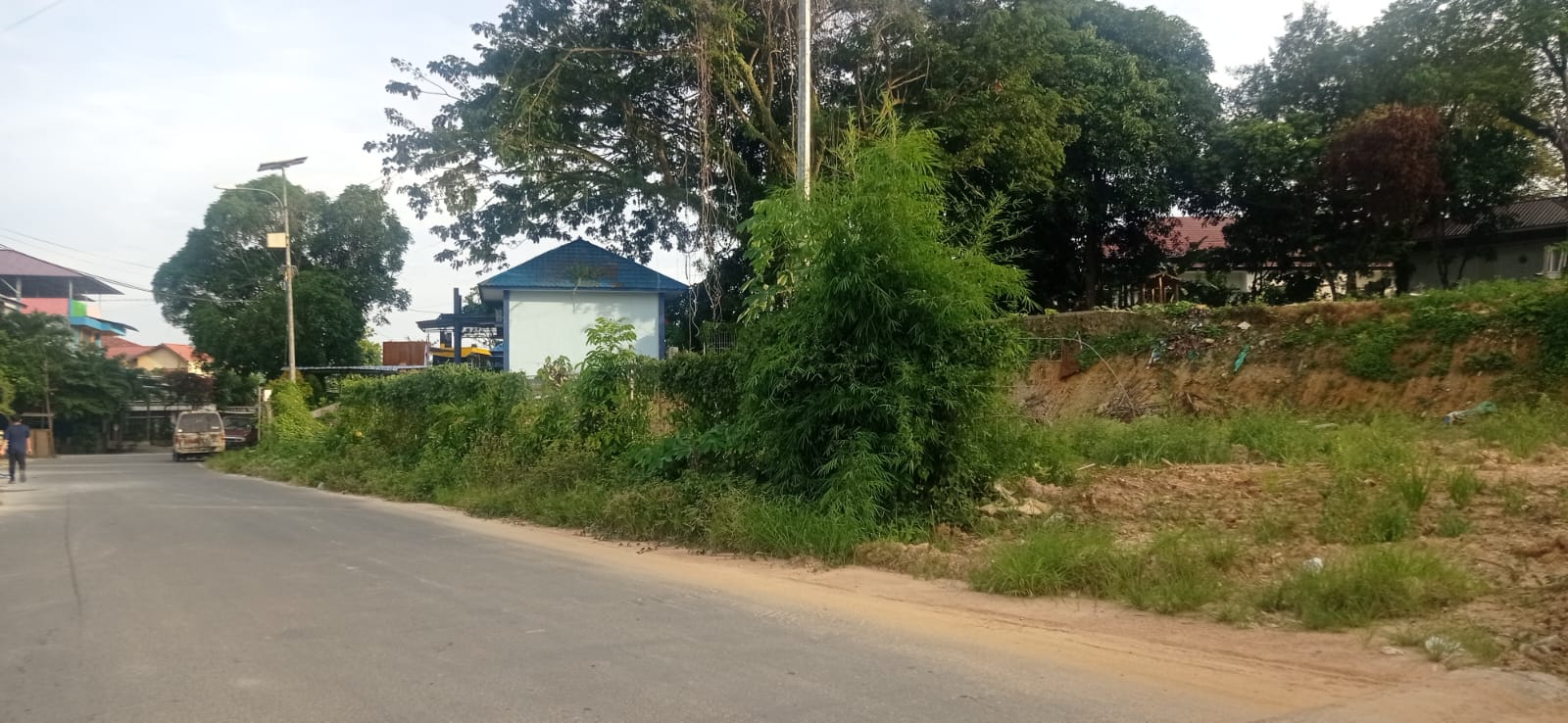 DIPROYEKSIKAN: Lahan kosong di belakang Kantor Kelurahan Tanjung Laut ini akan menjadi Labkesda Bontang dengan penganggaran pada APBD tahun ini. FOTO: ADIEL KUNDHARA/KP
