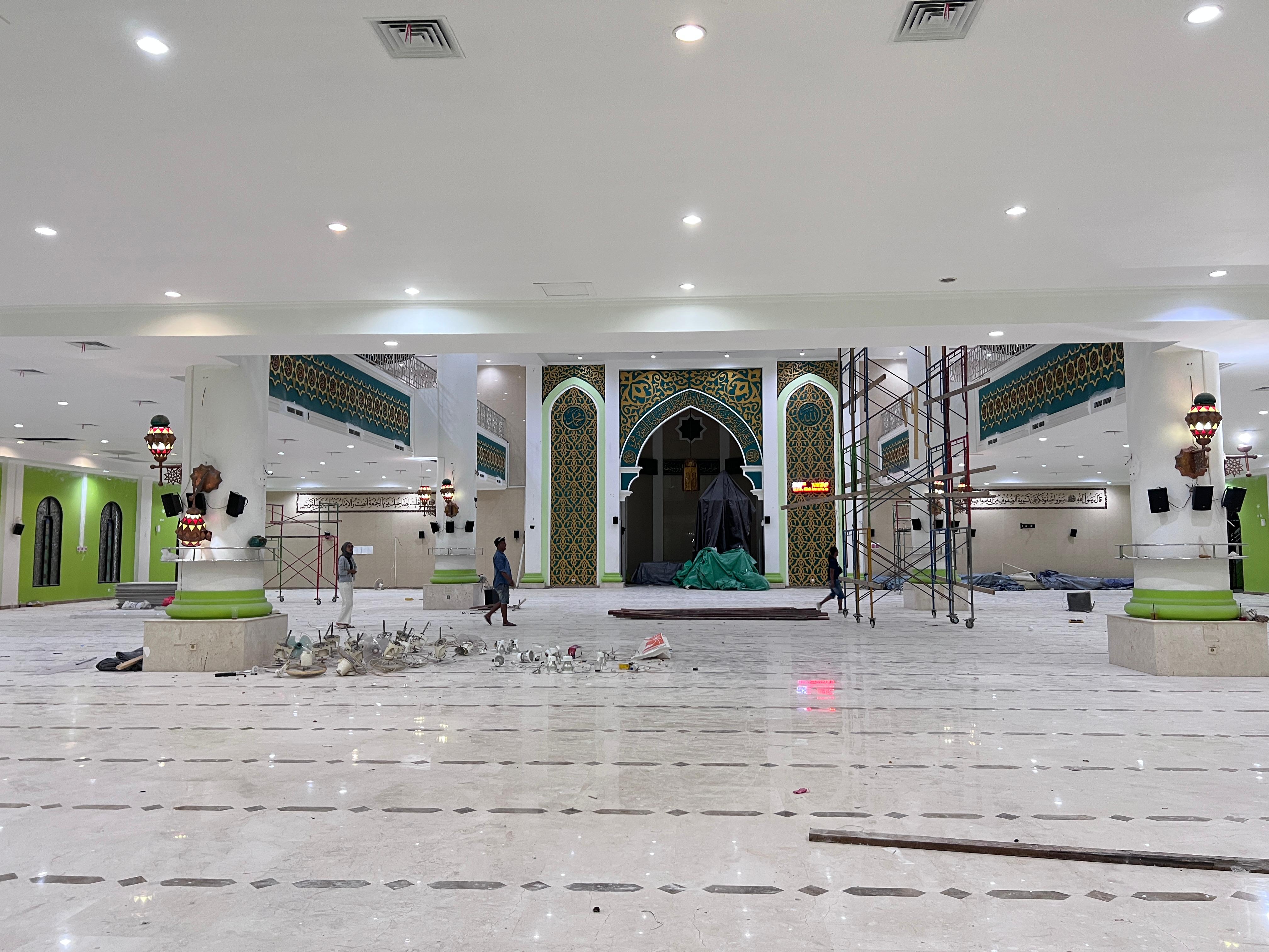 Pemasangan AC central di Masjid Agung Nurul Falah Tanah Grogot belum selesai sampai Januari 2026 ini.