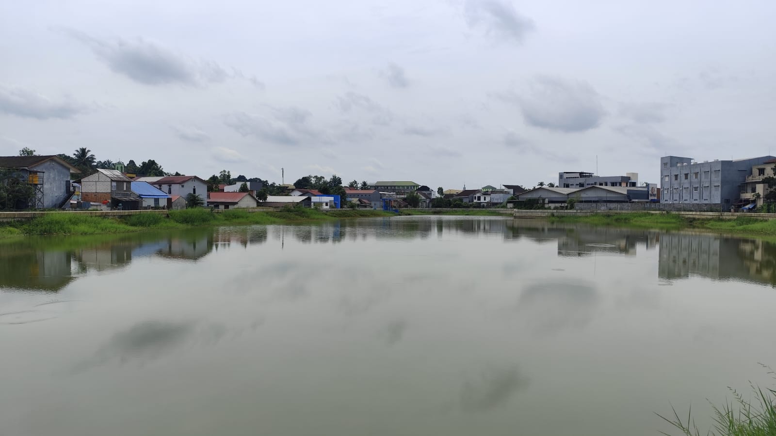 Kolam retensi Sempaja di Perum Sempaja Lestari Indah (SLI), Samarinda Utara, diharapkan mampu mengendalikan banjir di kawasan Jalan Wahid Hasyim II dan sekitarnya. (DENNY SAPUTRA/KP)