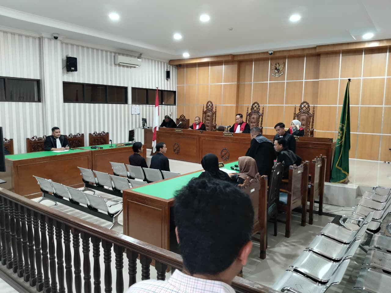 Sidang empat mahasiswa yang terseret kasus dugaan perakitan molotov dalam aksi unjuk rasa 1 September 2025 di Pengadilan Negeri Samarinda, Selasa (20/1/2026). (Bayu/KP)