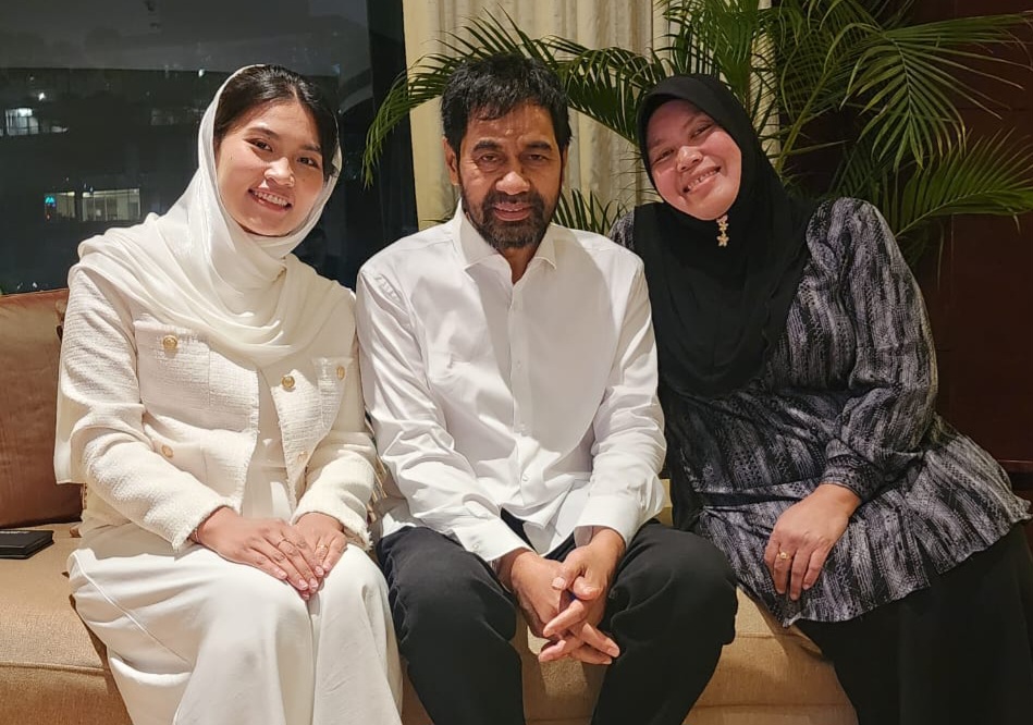 Gubernur Aceh Mualem dan istri pertamanya, Markhaini Esmon.