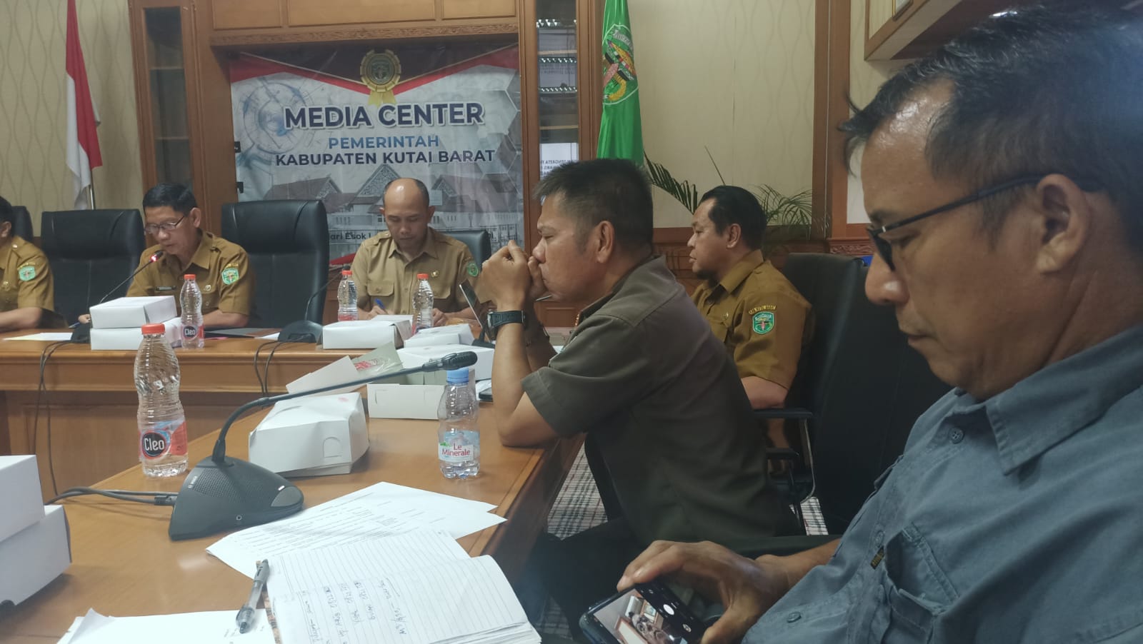 Rapat koordinasi tim validasi penyelesaian  sengketa lahan di Kubar.