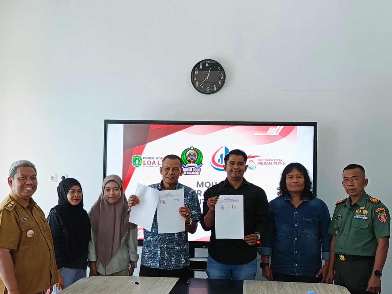 Penandatanganan MoU antara Koperasi Desa Merah Putih Loa Lepu dan PT Hambalang Kertajaya.
