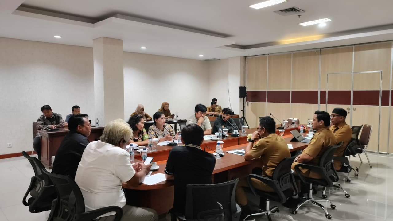 DIBAHAS: Hearing tindak lanjut hasil tinjauan lapangan terkait permasalahan tanah di Jalan Blitar RT 24 Kelurahan Harapan Baru, Kecamatan Loa Janan Ilir. HAFIZ/KP