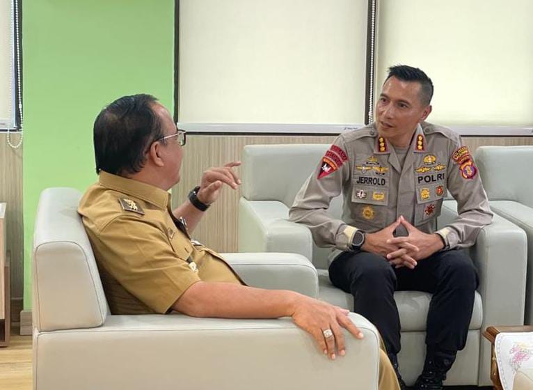 Kapolresta Balikpapan, Kombes Pol Jerrold H.Y. Kumontoy bersilaturahmi dengan Wawali Balikpapan Bagus Susetyo.