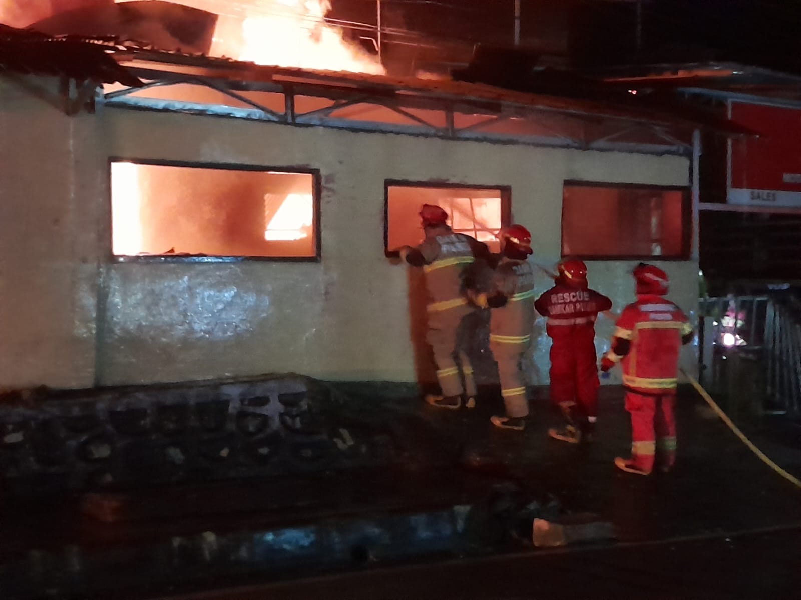 Kebakaran terjadi di salah satu kafe di Paser di Desa Tepian Batang kilometer 5 Kecamatan Tanah Grogot yaitu Kafe 99, Rabu (21/1/2026).