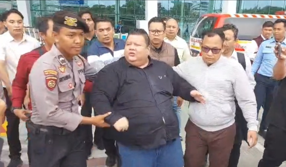 DPO: Tim gabungan tiba di Balikpapan setelah menangkap daftar pencarian orang (DPO) Kejari Balikpapan yakni Muraker Lumban Gaol.