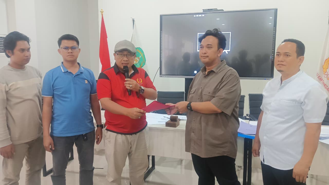 NAKHODA BARU: Rinaldi Kafka (dua kanan) resmi terpilih sebagai ketua Pobsi Kukar Periode 2026-2030.