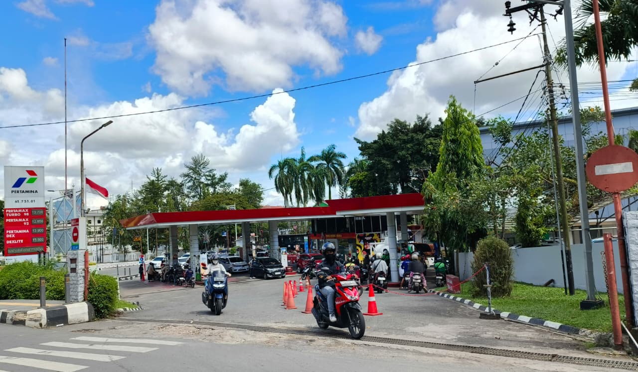 PENATAAN: Rencana pengaturan antrean BBM solar subsidi terpusat yang akan diuji coba usai Lebaran, sebagai upaya menekan antrean di SPBU, menertibkan ODOL, dan memastikan tepat sasaran.