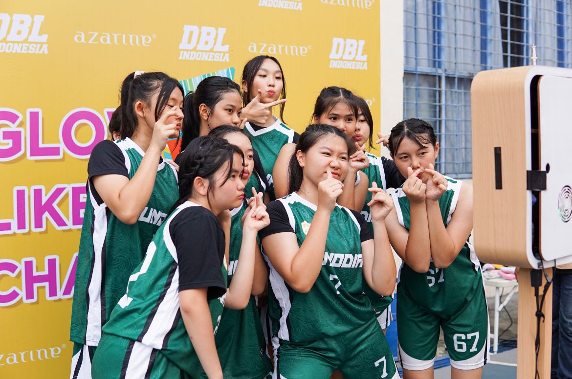 Tim basket putri SMAK Sunodia Samarinda.