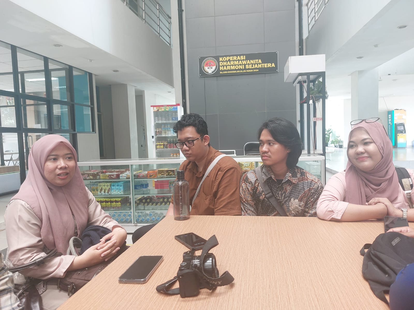 MINTA KEJELASAN: Mahasiswa kelas S2 ITK yang mengalami pembatalan bantuan Gratispol, Kamis 22 Januari 2026.
