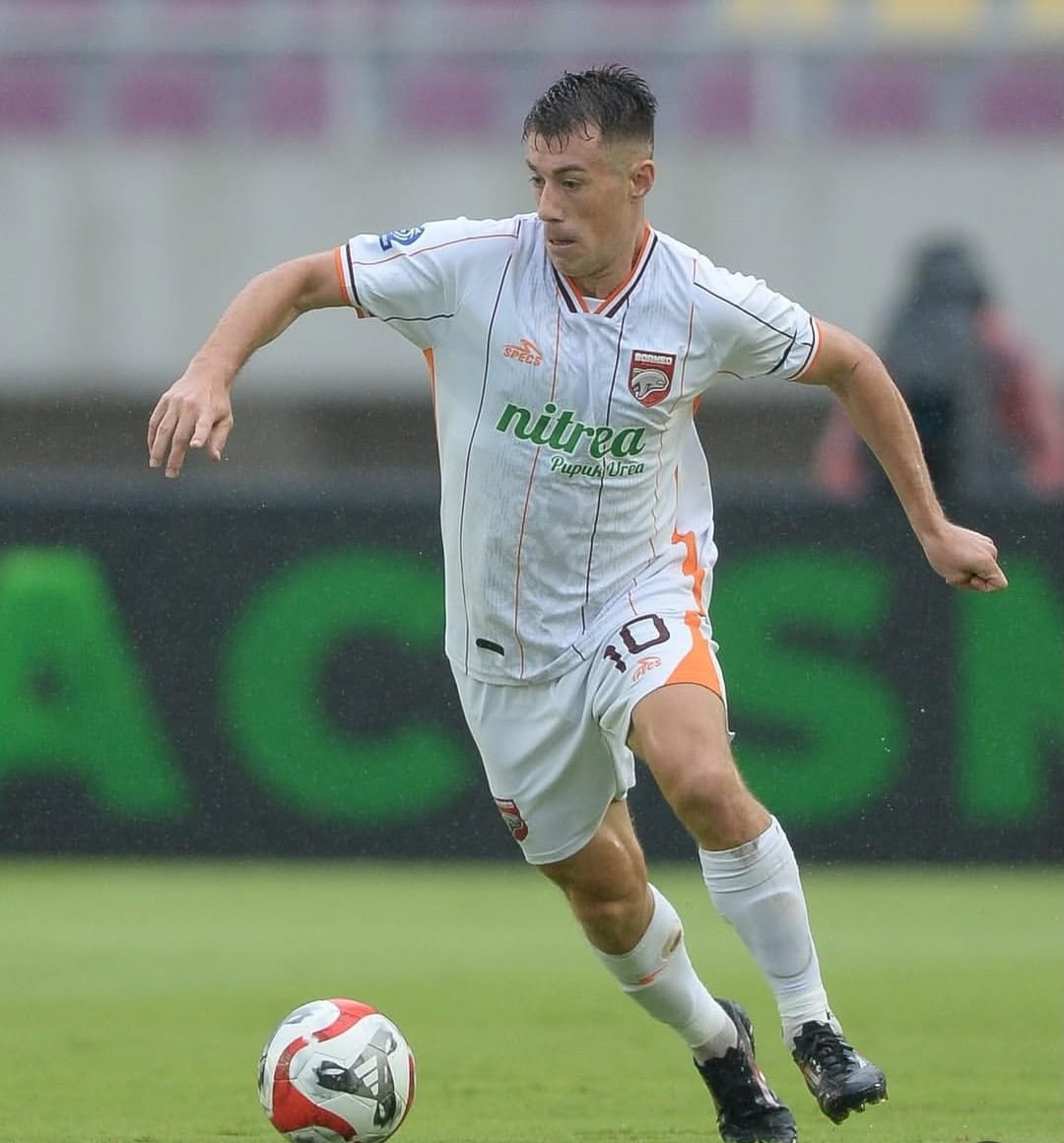 PENCETAK GOL: Mariano Peralta mencetak gol untuk keunggulan sementara Borneo FC atas tuan rumah Persis Solo 1-0.