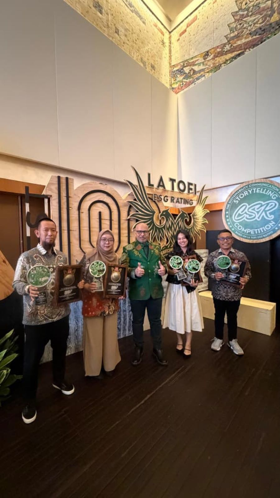 BANGGA: Pertamina Patra Niaga Regional Kalimantan meraih 4 predikat Platinum pada ajang Indonesia Green Awards (IGA) 2026 yang diselenggarakan oleh La Tofi School of Social Responsibility.