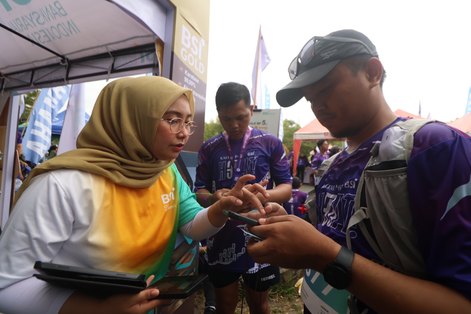 BSI saat ini tidak hanya melayani produk perbankan konvensional berbasis syariah, tetapi juga tabungan emas.  Hal itu turut disosialisasikan selama acara BSI Kaltim Post Runstoppable 2026.