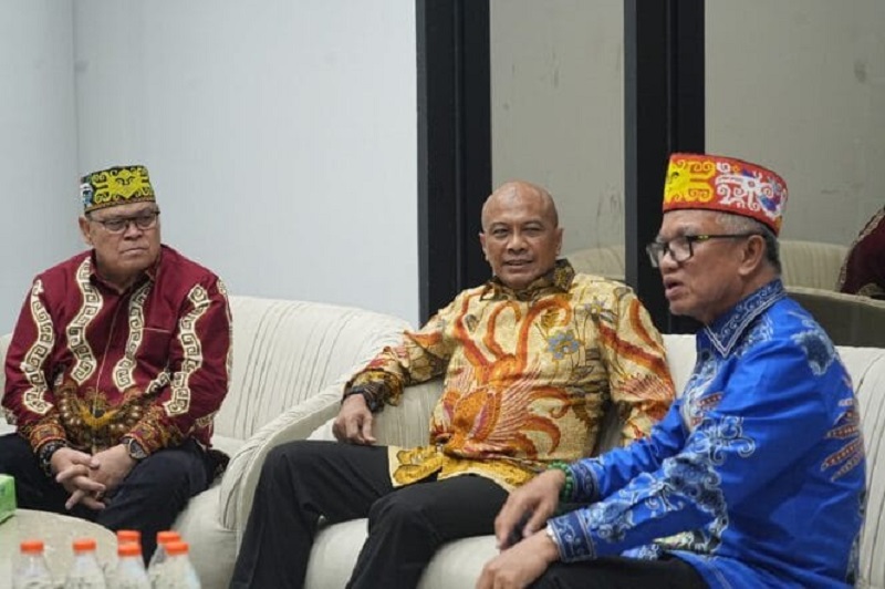 SILATURAHMI: Bincang terkait budaya dan keamanan khususnya di wilayah IKN dilakukan Wakapolda Kaltim (tengah) dengan tokoh adat dan agama.