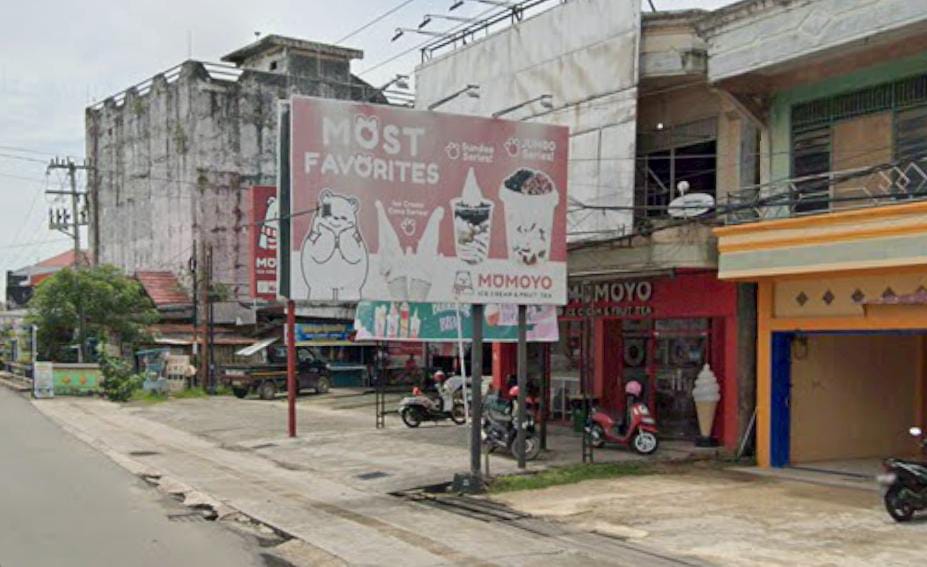 TERSISA: Titik trotoar ini belum dirapikan oleh Dinas Pekerjaan Umum dan Penataan Ruang Kota (PUPRK) Bontang.