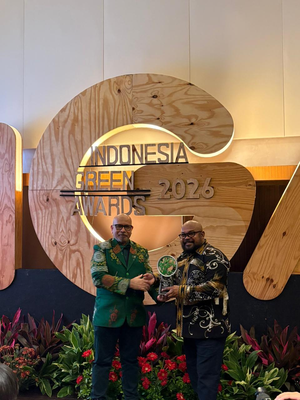 APRESIASI UNTUK PRESTASI: Melalui Program Kampung Baru Ilir Mandiri, Indah, dan Sejahtera, KPI Unit Balikpapan meraih Indonesia Green Awards 2026 kategori Inovasi Sosial dan Rekayasa Teknologi Hijau