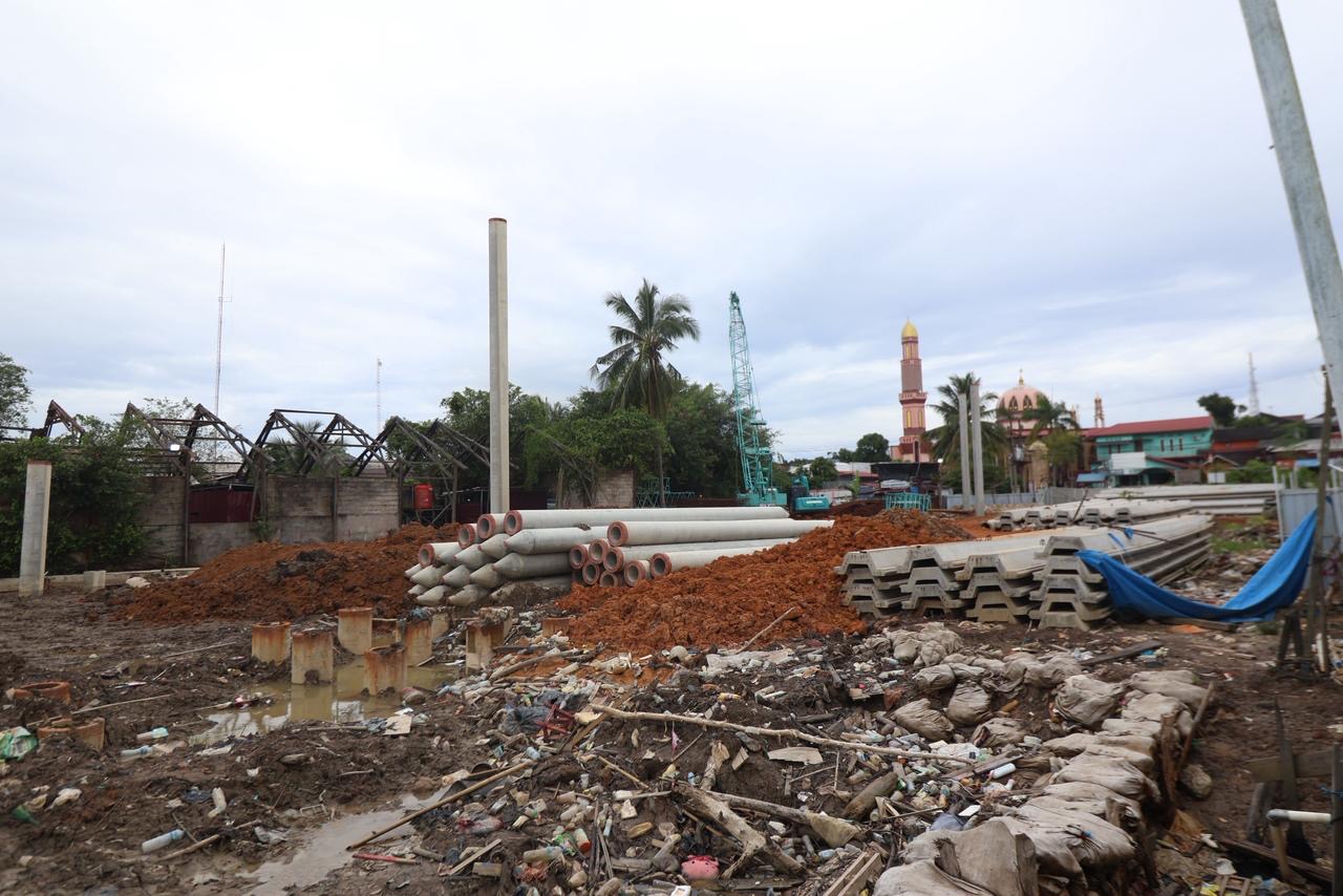 BELUM SELESAI: Kondisi proyek RS Balikpapan Barat saat dikerjakan kontraktor PT Ardi Tekindo Perkasa pada 2025.