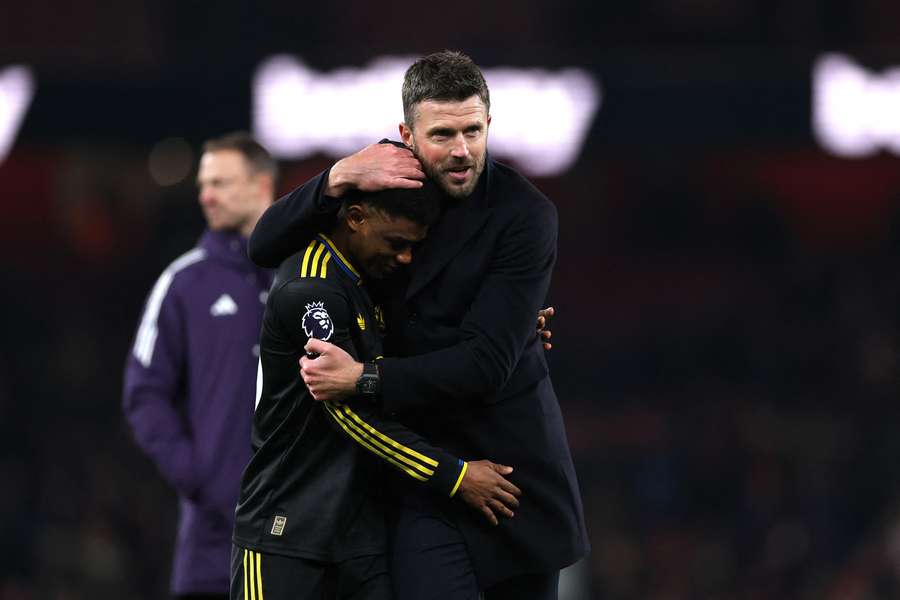 Michael Carrick sukses membawa Man United menang 3-2 atas Arsenal. (Foto: Flashscore)