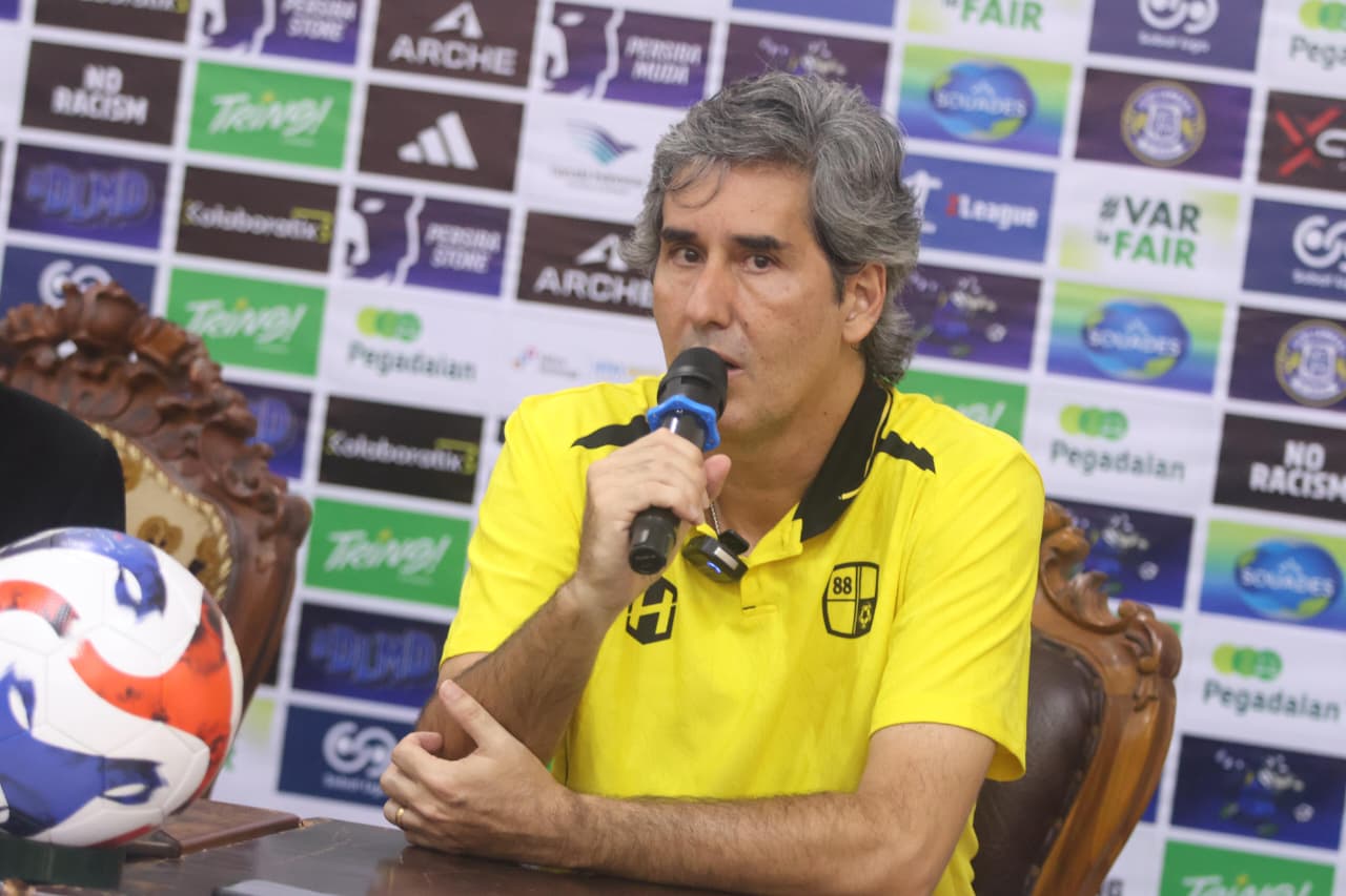 Pelatih Barito Putera Stefano Cugurra. (FOTO ANGGI PRADITHA/KP)