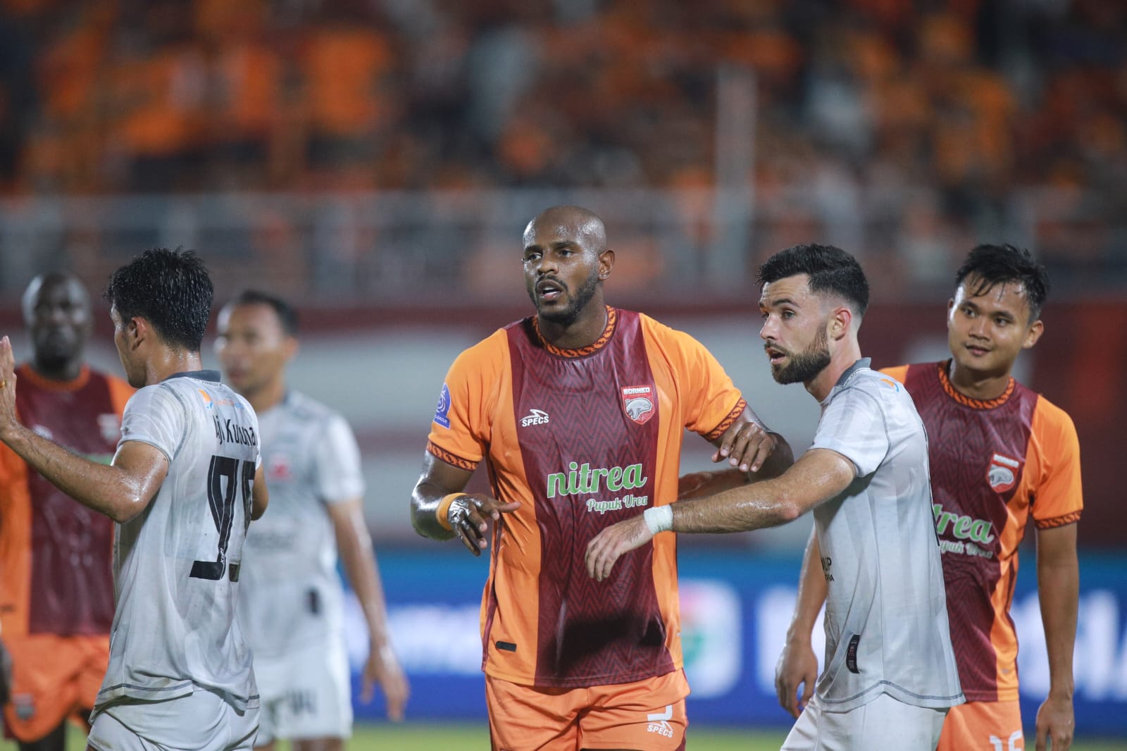 Joel Vinicius (tengah) dikabarkan akan segera merapat ke Arema FC.  &nbsp;